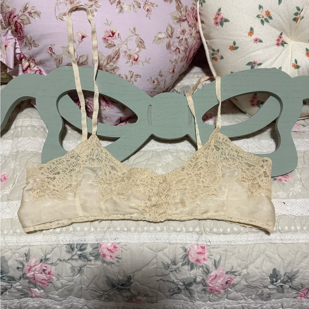 Vintage (silk?)Elegant Lace Bralette in Cream